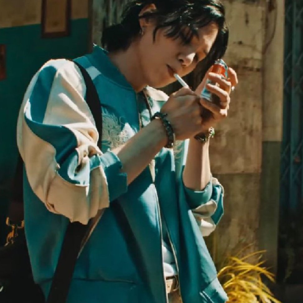 sugatradamus's tweet photo. yoongi included the smoking scenes to make those people who enjoy stirring up issues over little matters shut up. he understands as an idol how easily a small thing can be turn into a major controversy. https://t.co/JVzecrBK37