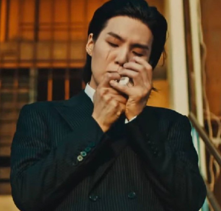 yoongi included the smoking scenes to make those people who enjoy stirring  up issues over little matters shut up. he understands as an idol how easily  a small thing can be turn