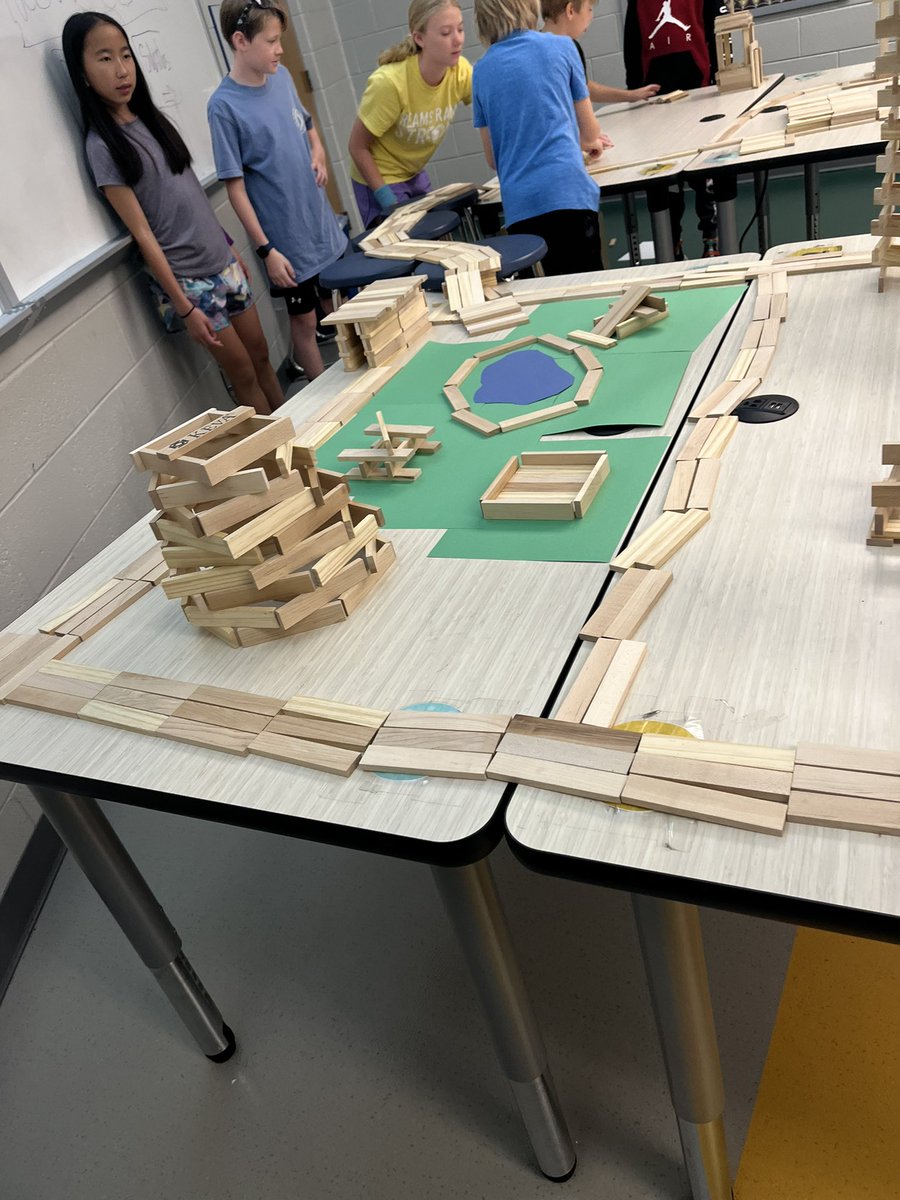 Allowing students to choose what they do and whom they work with allows them to build relationships with their peers and develop a love of STEAM! 🐏🐏🐏🐏🐏