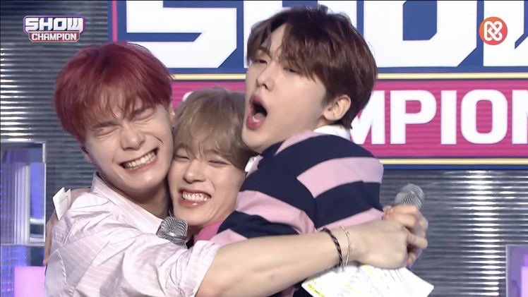 fg_elleee's tweet photo. We were sharing thoughts awhile ago about how Bin was a Best Big Bro to Sanha & Sua, but we also thought of Kangmin. Bin was very fond of him & we know he loves his Bin Hyung too. To all #VERIVERY fans, #Verrers, pls check on Kangmin. Hes also very dear to us. Uri DdanKongMin ๐ฅบ https://t.co/J80Rf6kcNk