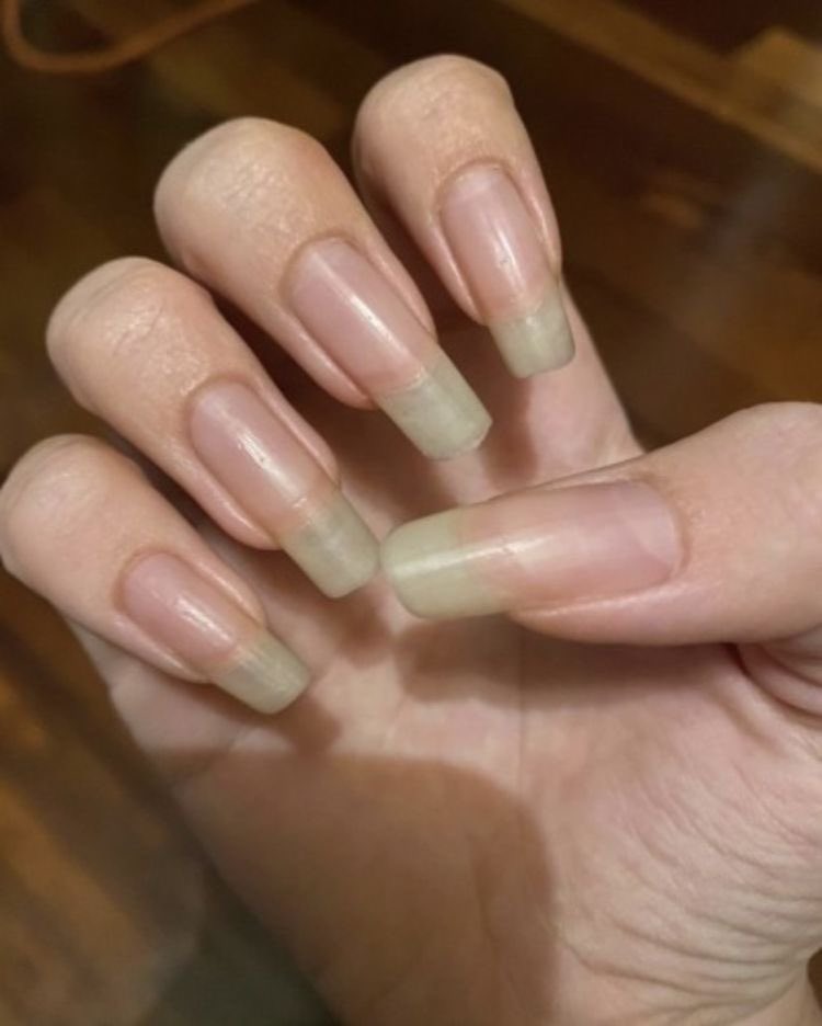 nailz_ondrip's tweet image. Check 👀 out these #nailtips for longer, stronger &amp;amp; healthier nails 💅🏽 #nailfacts #healthfacts #nailtech #lasvegas #nailcare #healthynails #longnails #nailtips