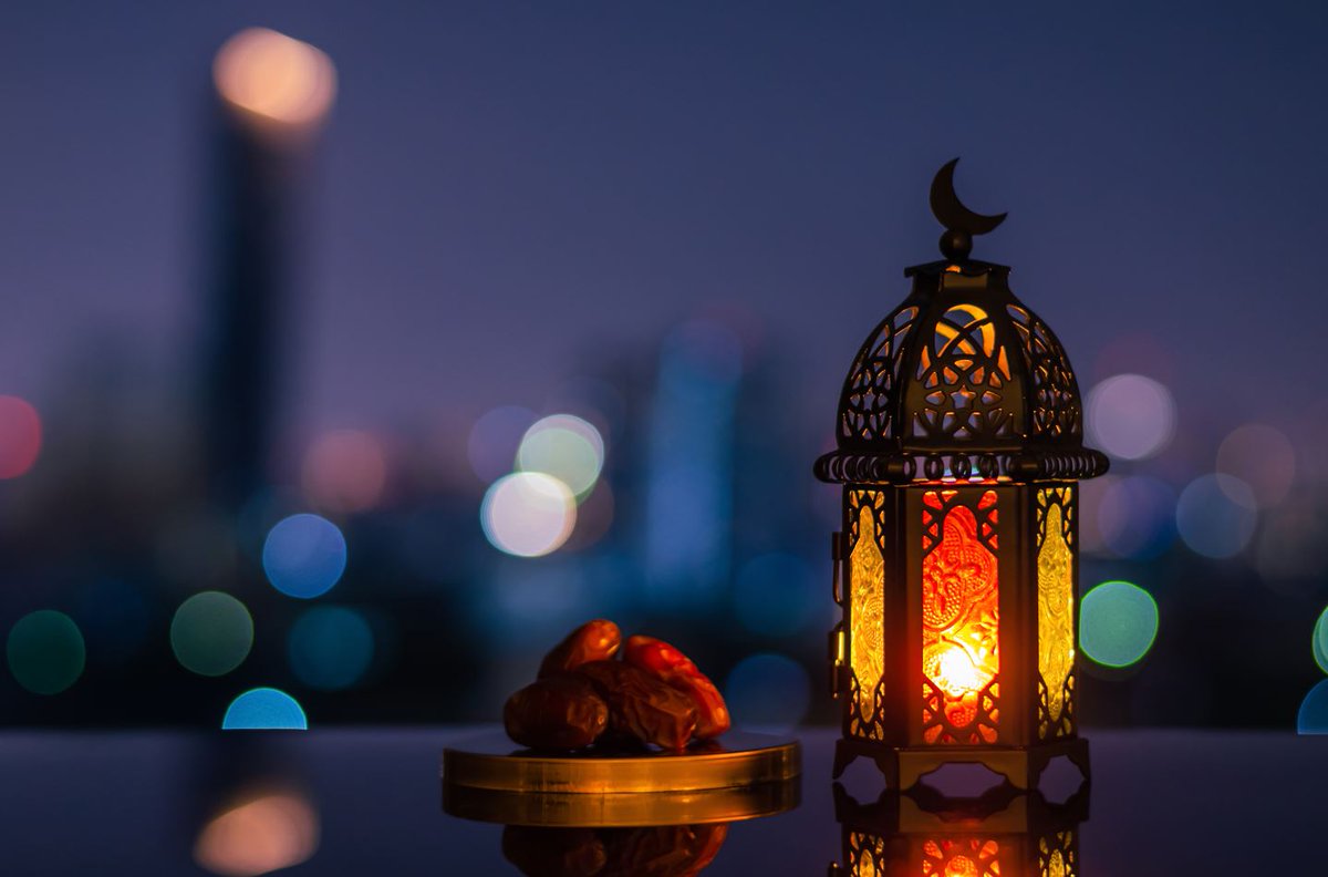 #EidMubarak! Tonight marks the first of #Eid ul Fitr, the end of #Ramadan and fasting for Muslims, world-over. Are you taking part in the feast? 🙌🌙🥭