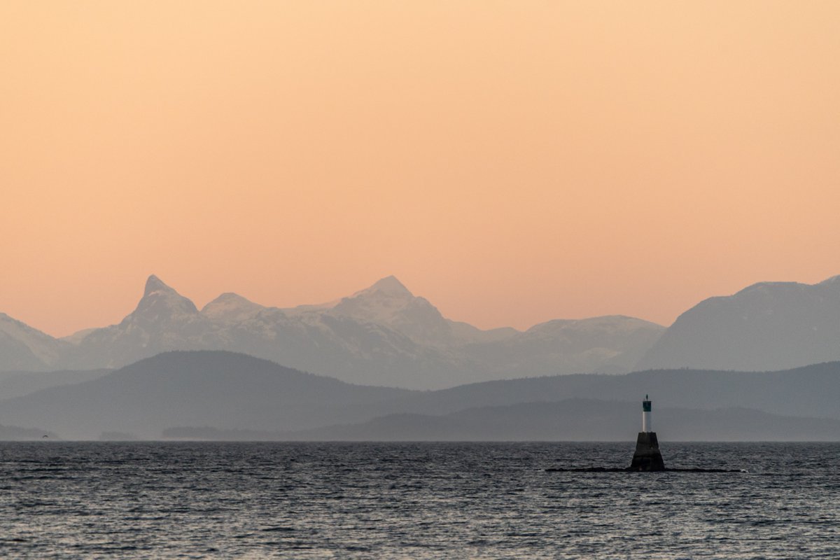 NanaimoDivision's tweet photo. Living and working in beautiful Nanaimo as a doctor has its rewards! Be close to local nature trails and rivers to relax and recharge in your free time after work. With Nanaimo's sea-to-mountain backdrop, the opportunities for outdoor activities are endless.
📸 - @vanvalco on IG https://t.co/zZXvtZDPtz