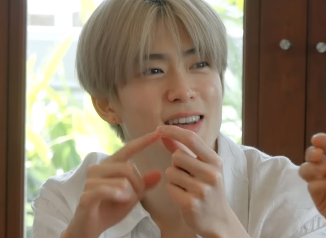 _technolily's tweet image. マジでこのきんきんに明るい髪色から覗く地毛のままの太眉がマジで好き