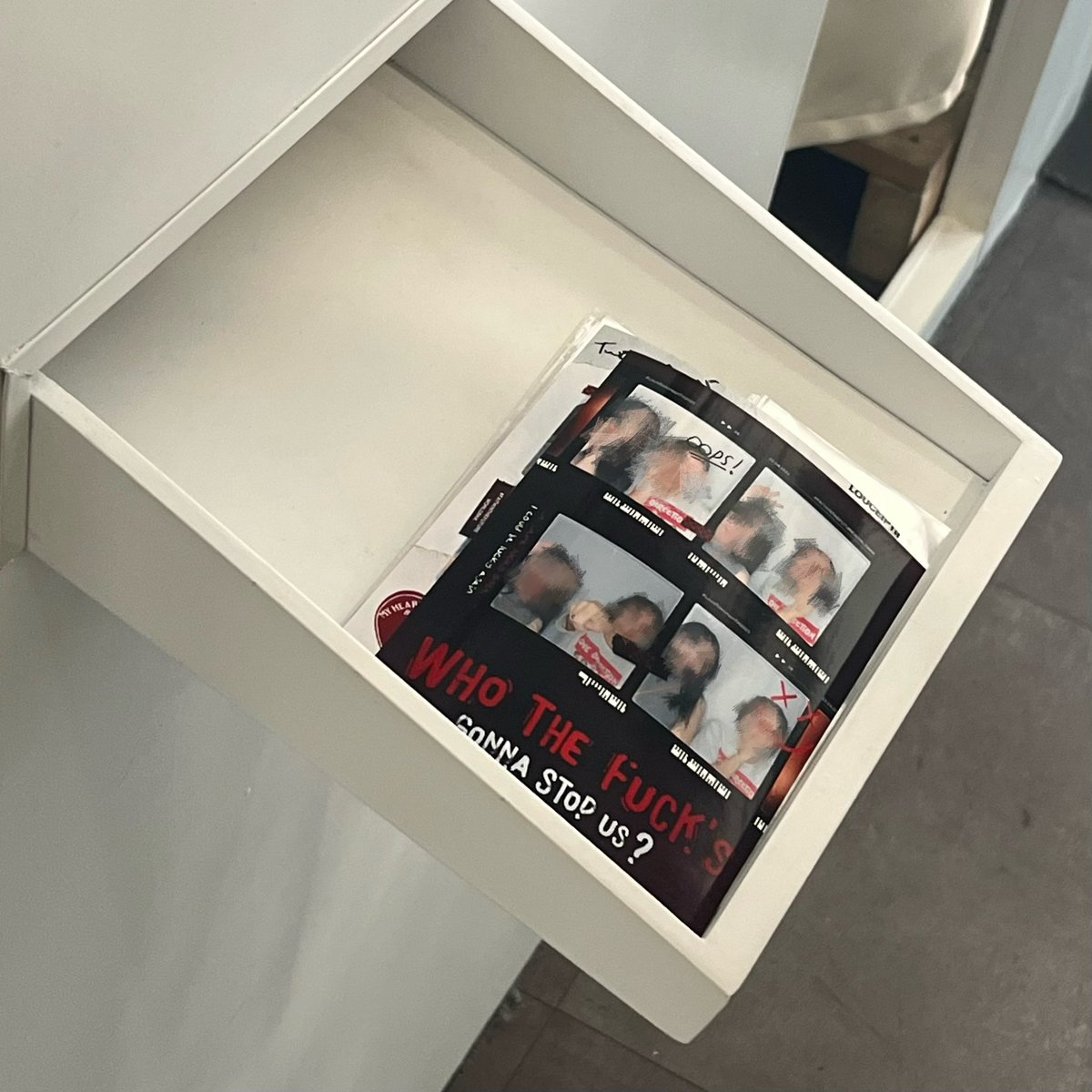 LouisProject_TH's tweet image. ทางทีมได้มีโอกาสไปเทสเฟรมที่ @SnapSenseTH สาขาmemo station อโศกมาก่อนหน้านี้ค่ะ ❤️ อยากแนะนำสำหรับ Louies ท่านไหนที่หาสาขาที่เดินทางง่าย สามารถมาที่สาขานี้ได้นะคะ สาขานี้มีสตาฟคอยแนะนำด้วยน้า ถ่ายเสร็จก็ดื่มน้ำที่คาเฟ่ต่อได้ ที่สำคัญอย่าลืมพกปากกาหมึกดำมาด้วยนะคะ🥰