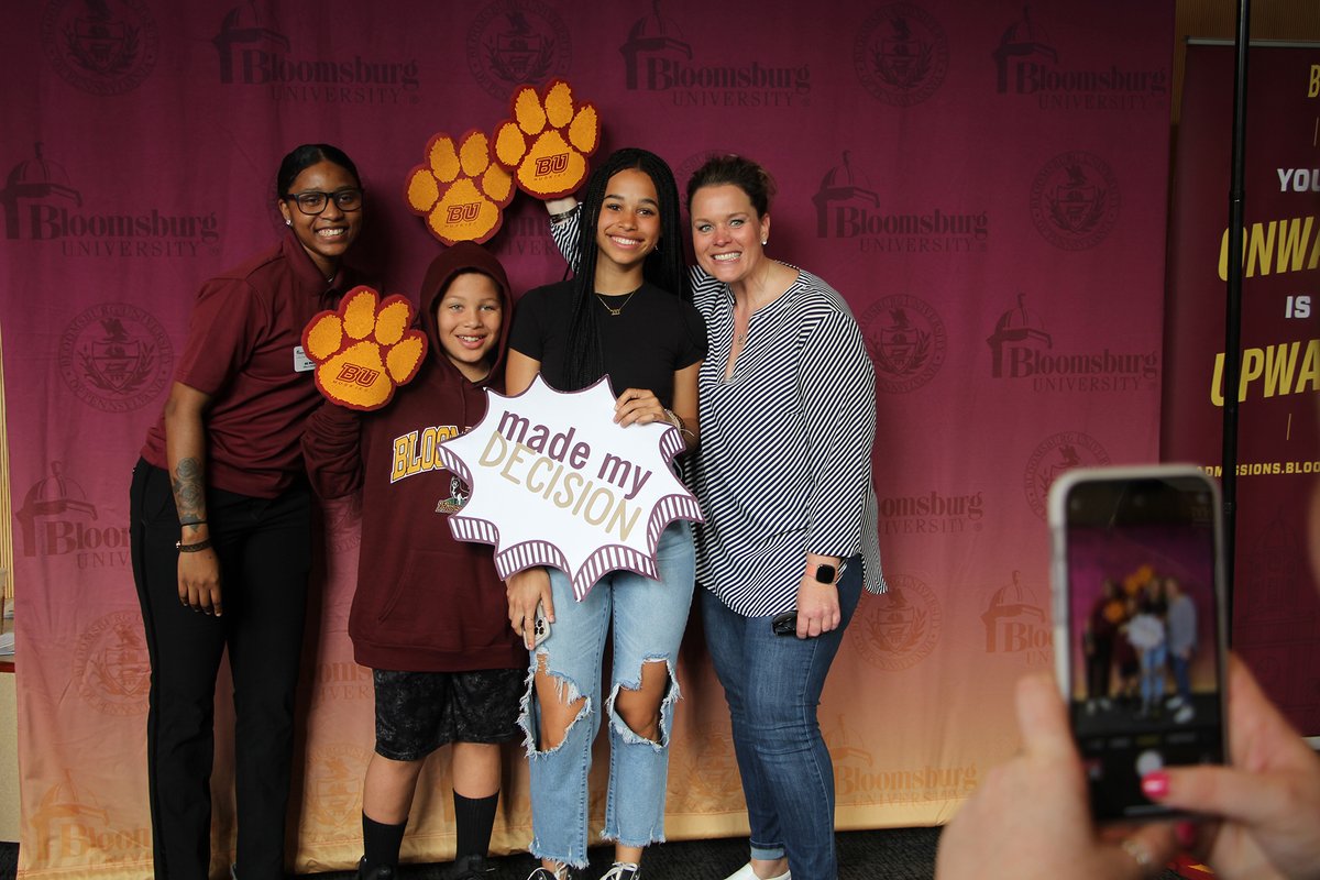 BloomUAdmission's tweet photo. A few of our favorites from last weekend's Accepted Student Day!
Full album - https://t.co/2eKpoLwAr4.
There's still time to join the #HuskyFamily - https://t.co/LsS7USkl9b!
#FutureHusky #BloomBound https://t.co/VNodDC4sEd