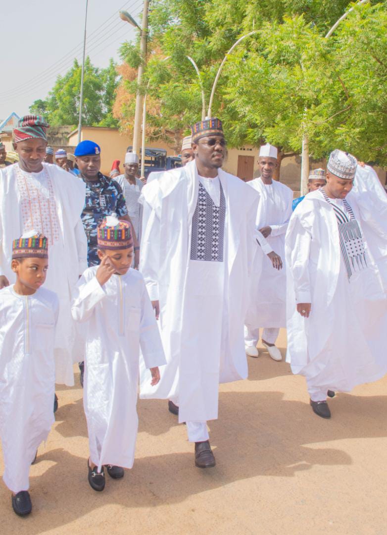 MSLAMID0's tweet photo. Eid prayers and Sallah celebrations in my hometown Bamaina today. It is always a special feeling to be in the midst of your people on this special occasion. I thank my people for the love and hospitality.

©Santurakin Dutse https://t.co/lnOgGLFtc3