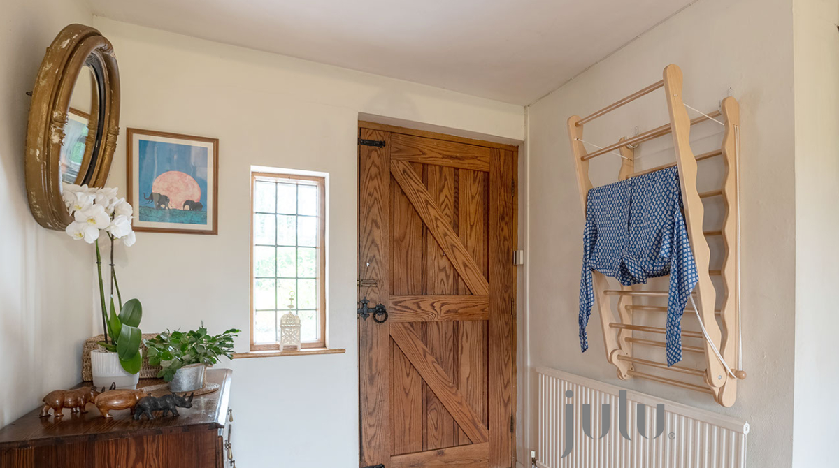 April showers appear from nowhere, Laundry Ladder a solution to indoor drying. Indoor drying rack can be used outside on sunny days. Working from home I do risk taking my washing out even if there are clouds around. Do you risk the washing out side on cloudy days?
