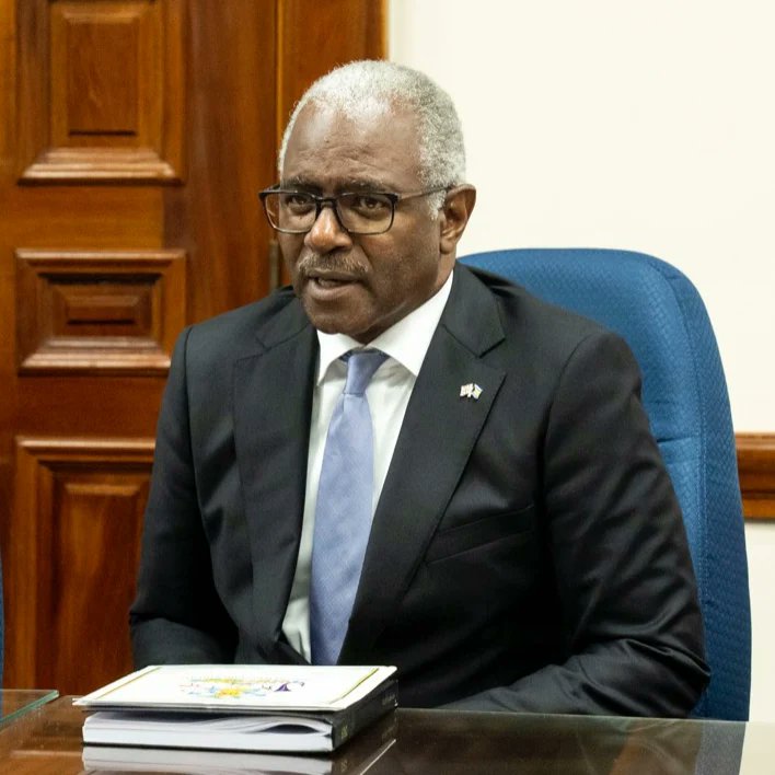 MOFABahamas's tweet photo. We are elated to announce that H.E. Paul Andrew Gomez has been appointed High Commissioner to the United Kingdom in a brief ceremony yesterday at the office of the Prime Minister.

Congratulations to HC Gomez and best wishes on his posting https://t.co/QCBojlZiUg