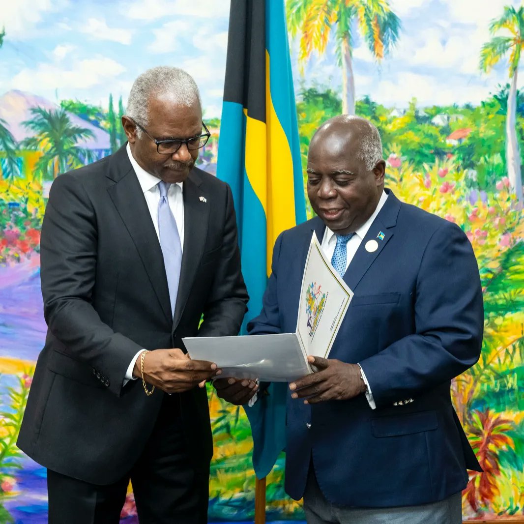MOFABahamas's tweet photo. We are elated to announce that H.E. Paul Andrew Gomez has been appointed High Commissioner to the United Kingdom in a brief ceremony yesterday at the office of the Prime Minister.

Congratulations to HC Gomez and best wishes on his posting https://t.co/QCBojlZiUg
