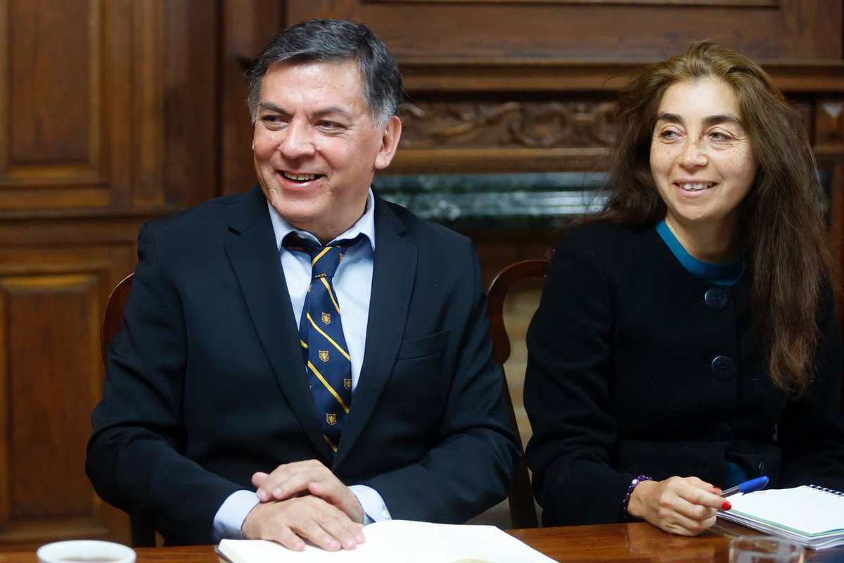 SubseBBNN's tweet photo. Para conversar sobre el proyecto “Estrategia Minera Antofagasta” que busca generar nuevas oportunidades de crecimiento para la región con enfoque en sostenibilidad, el Subsecretario @sebas_vergara se reunió con representantes de @GOREAntofagasta @OECD y @UCNorte https://t.co/BQtLHsgRaU
