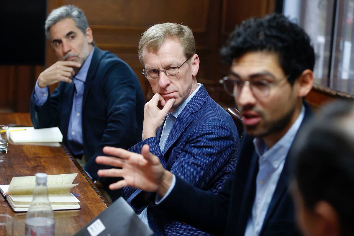 SubseBBNN's tweet photo. Para conversar sobre el proyecto “Estrategia Minera Antofagasta” que busca generar nuevas oportunidades de crecimiento para la región con enfoque en sostenibilidad, el Subsecretario @sebas_vergara se reunió con representantes de @GOREAntofagasta @OECD y @UCNorte https://t.co/BQtLHsgRaU