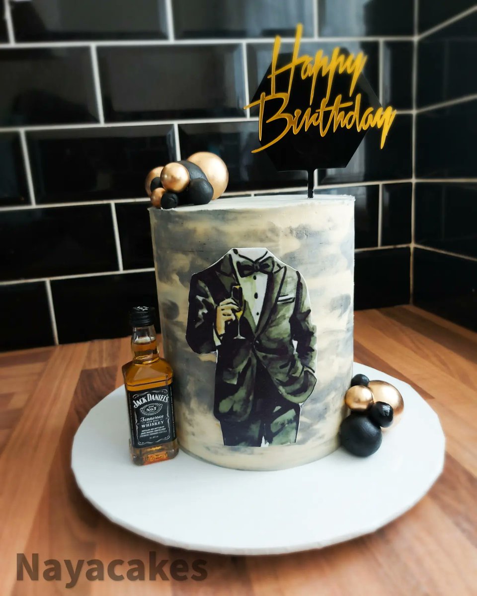 NayaCakes1's tweet photo. Hello Friday, we have a gentleman's cake today. #nayacakesliverpool๐ฅฐ #gentlmancake #aperfectgentlemancake #cakeformen #cakeforboys #cakeforhim #Liverpoolcakes #happybirthday #bithdaycake #cakeinstagram #cakeinspiration #nayacakes https://t.co/vMcqIDtybt