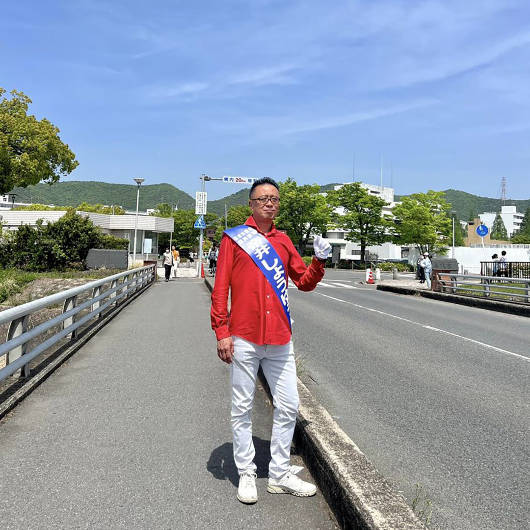 new7toku's tweet photo. 今日は不在者投票が行われました岐阜大学前へ行ってきました。若い皆さんには是非選挙に参加していただきたい。そして、自分の夢を託せる身近な政治家を見つけていただきたいと常々思っています。是非貴重な一票を投じて低迷している岐阜の投票率を上げましょう。

#しょうゆう #岐阜市 #新魅力の党 https://t.co/HTXaIepuLB