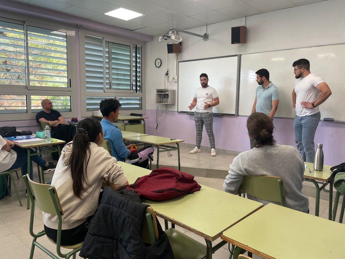 cfa_anoia's tweet photo. Ahir 20/04/23 l’Ismael, el Jose i el Ruben, exalumnes de l’escola, han fet una xerrada molt motivadora  als alumnes de #provesaccésuniversitat #provesaccesgrausuperior #orientació #cfaanoia @ensenyamentigualada #escolaadults #tutorització #orientacióacadèmicaiprofessional https://t.co/5CcOoExbec