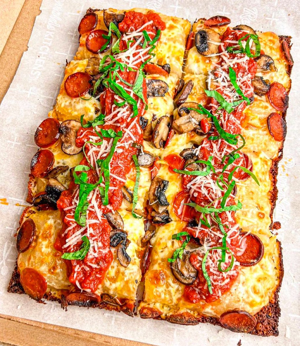 bobspizzatour's tweet photo. anybody hungry for a pie made by Paolo?

📍 Phoenix, AZ
📸 IG/pizzabypaolo https://t.co/UXWX6AGDJa