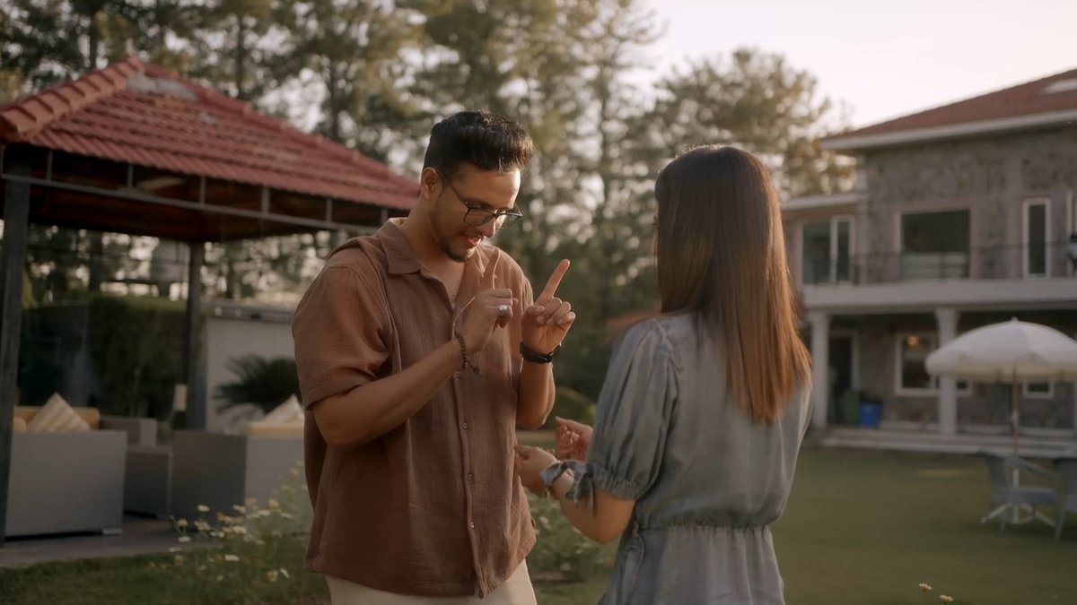 MedicoTriggered's tweet photo. Me explaining my friend how she shouldn't study on the last day before exams and doing the same myself 
NISCHAY'S FIRST MUSIC VIDEO
#TumMere2ByFukraInsaan https://t.co/P0cX9fusOB