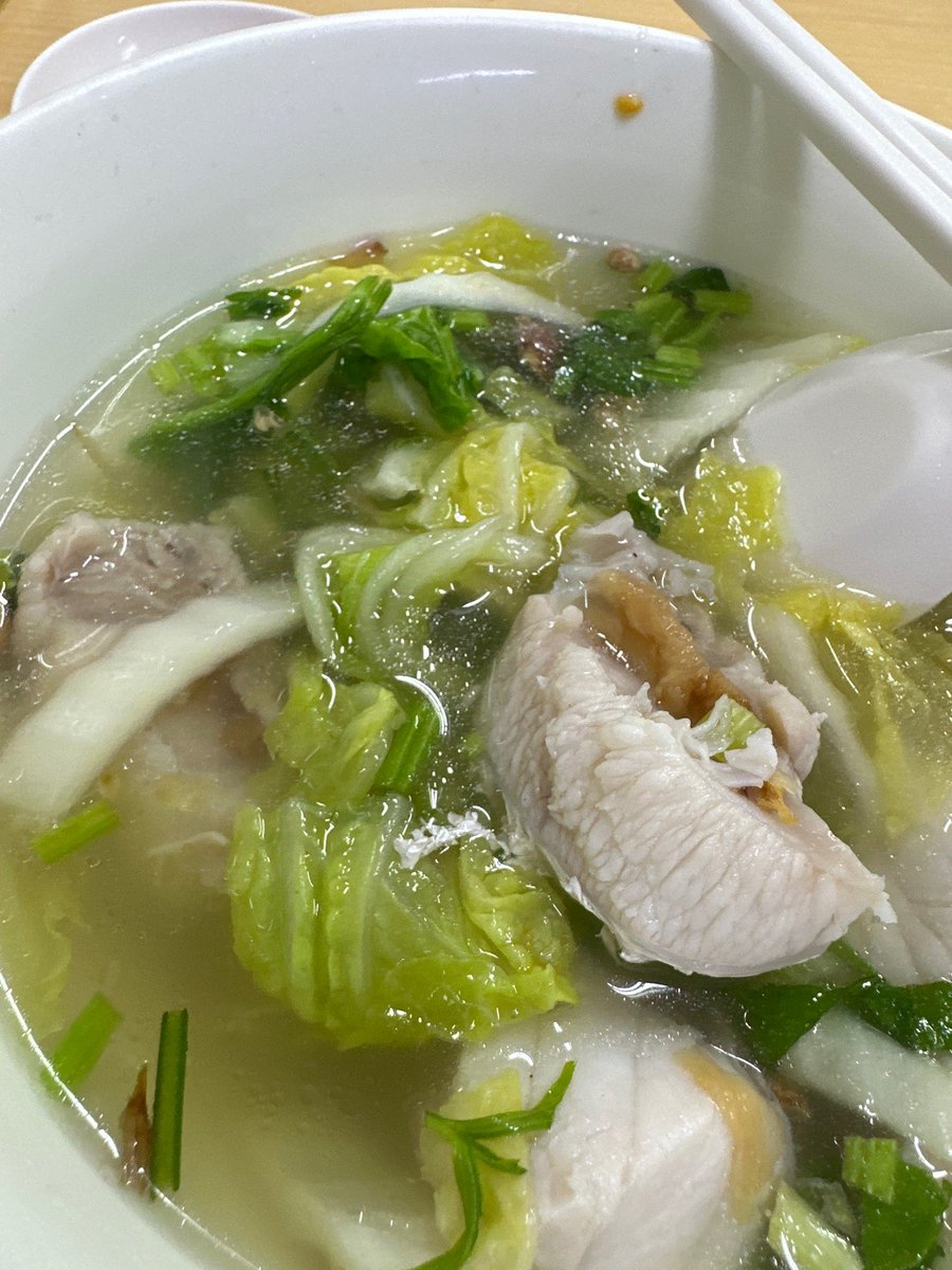 Tuk_Suthavadee's tweet photo. I'm at ข้าวต้มปลา by อุษณีย์ in Pom Prap Sattru Phai, Bangkok https://t.co/lPuXsuKV1p https://t.co/YBzOavhKAw