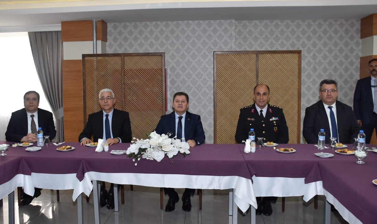 drmgodekmerdan's tweet photo. Ramazan Bayramı münasebetiyle İl Emniyet Müdürlüğü personeli ile Polisevinde düzenlenen programda bir araya gelerek emniyet personelimizin bayramını kutladık. https://t.co/iqgD8qpTG5