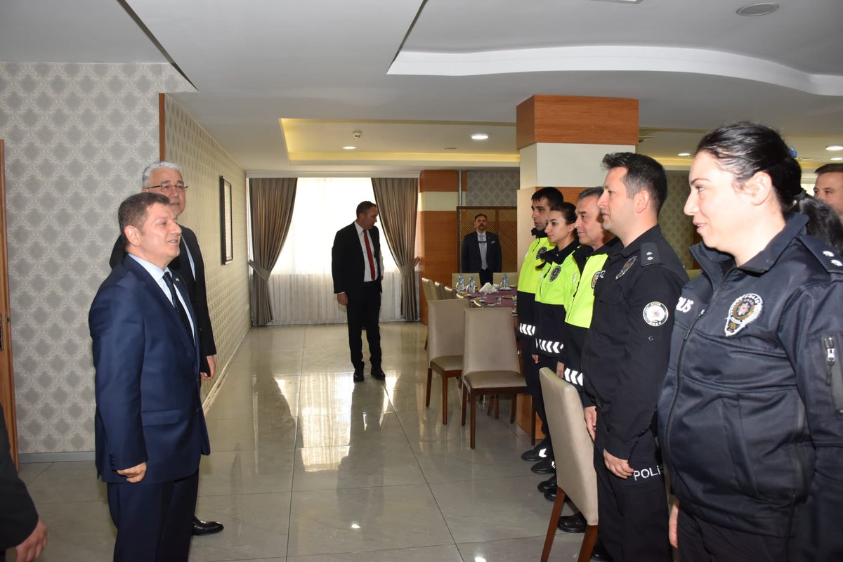drmgodekmerdan's tweet photo. Ramazan Bayramı münasebetiyle İl Emniyet Müdürlüğü personeli ile Polisevinde düzenlenen programda bir araya gelerek emniyet personelimizin bayramını kutladık. https://t.co/iqgD8qpTG5