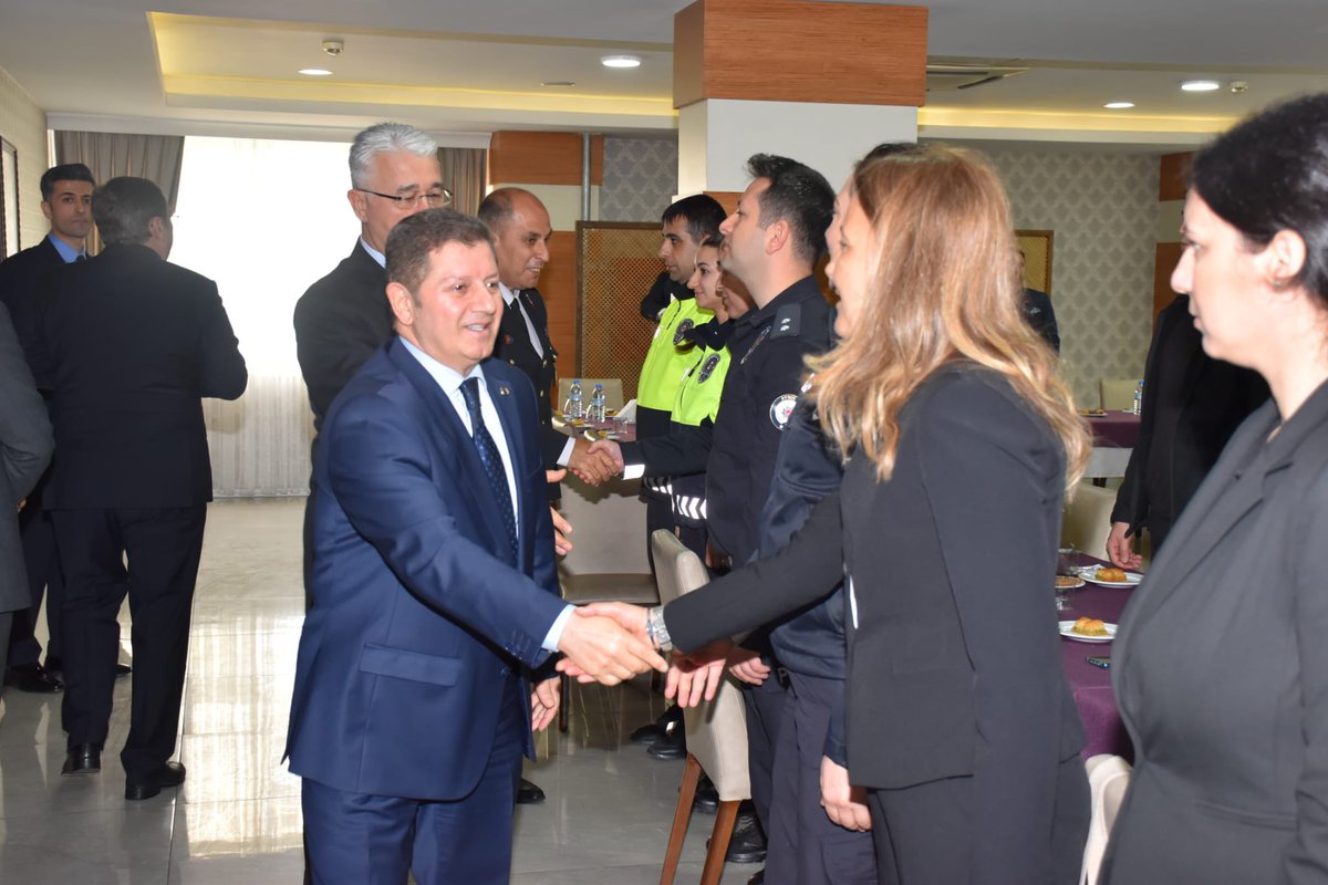 Ramazan Bayramı münasebetiyle İl Emniyet Müdürlüğü personeli ile Polisevinde düzenlenen programda bir araya gelerek emniyet personelimizin bayramını kutladık.