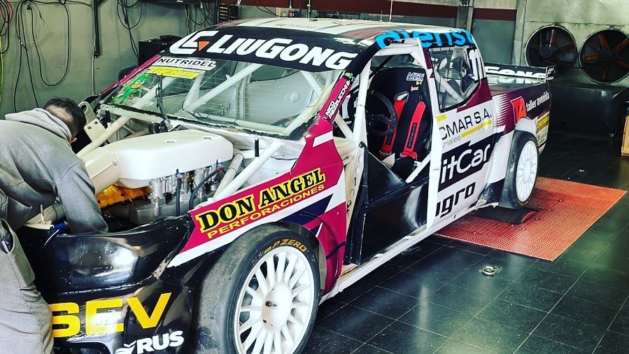 GiavedoniSport's tweet photo. Ayer jornada de rolo con la Nissan Frontier de @nicopezzucchi 💯.
Trabajamos sobre distintas variables para lograr la mejor potencia y dar un salto más de calidad para ir en busca de nuestro primer podio del año 💪. https://t.co/1zWkByx2PS