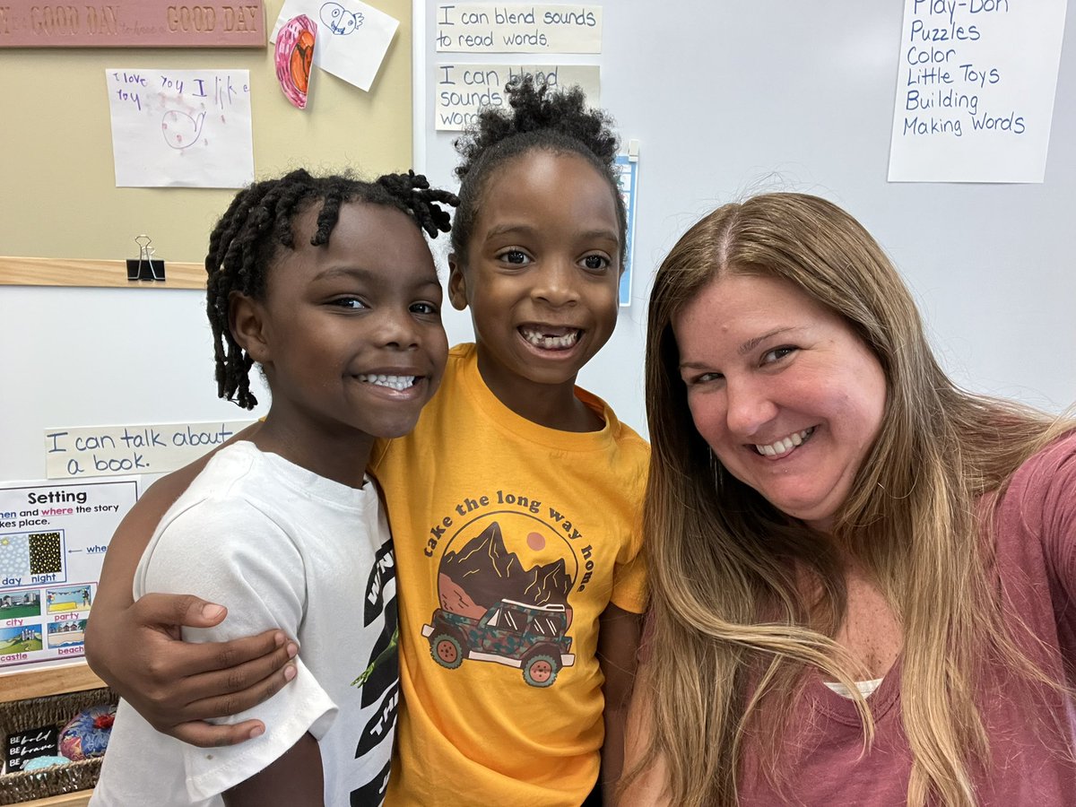 MrsRobinsonread's tweet photo. Morning hugs from these sweeties bring me so much joy! 
#needtosucceedcecs 
#wearelakota 
@Creeksidetweet https://t.co/usyjbnl7WK