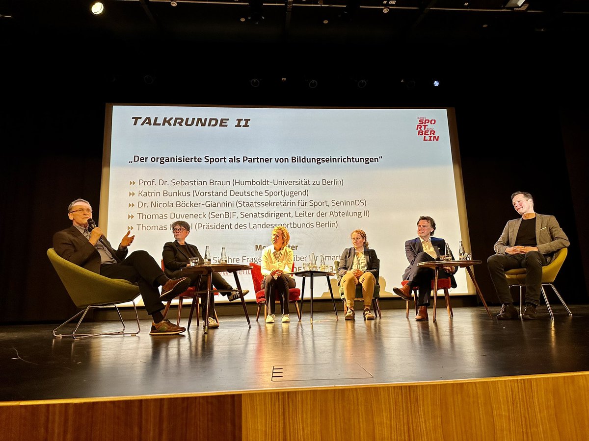 stsambill's tweet photo. #Fachtagung „Mit #Bewegung aus der #Krise“ - nach den #Fachforen und der #Auswertung folgt die zweite #Talkrunde „Der #organisierte #Sport als Partner von #Bildungseinrichtungen“
@LSBBerlin @HaertelThomas @krull_christian
#LSB #Sportjugend #Berlin
#bildungbewegt https://t.co/ZzmmBUbKha