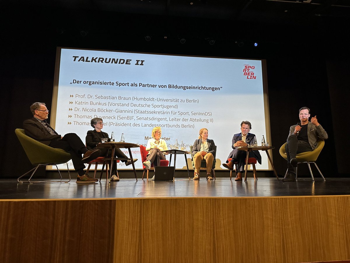 stsambill's tweet photo. #Fachtagung „Mit #Bewegung aus der #Krise“ - nach den #Fachforen und der #Auswertung folgt die zweite #Talkrunde „Der #organisierte #Sport als Partner von #Bildungseinrichtungen“
@LSBBerlin @HaertelThomas @krull_christian
#LSB #Sportjugend #Berlin
#bildungbewegt https://t.co/ZzmmBUbKha