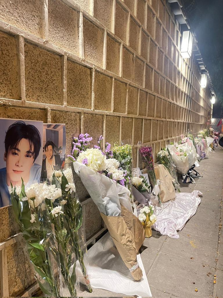 Winner79162's tweet photo. ขอบคุณที่เกิดมาบนโลกใบนี้นะครับ
มุนบินของพวกเราเก่งมากๆเลยนะ👍
ต่อจากนี้พักผ่อนให้สบายนะมุนบิน 
ไม่ต้องเจ็บปวดอีกต่อไปแล้วนะ🥲
ด้วยรักและอาลัย 🎗
ขอแสดงความเสียใจอย่างสุดซึ้ง🙇‍♀️🙇‍♀️
Rest In Peace MOONBIN 🕊🤍

#ASTRO #아스트로 #MOONBIN #문빈
#RIPMoonbin #MOONBIN #มุนบิน #AROHA https://t.co/Ah7hILHo5A