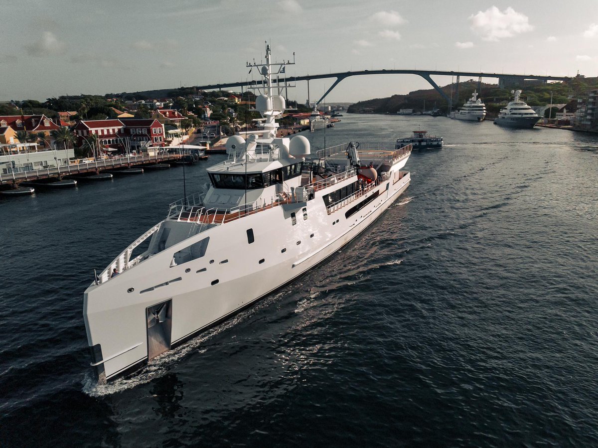 pimbongaerts's tweet photo. Heading out for sub operations on the west side of the island #casfieldnotes #deeplycurious @inkfishexpeditions @calacademy 📷 Michael Lewington https://t.co/Y5XP7ThZKN