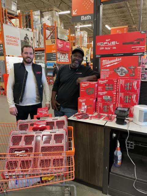 getLayr's tweet image. Stocking up on our Milwaukee Tool with DefenseLite in Brooklyn 🦺💪🚧👀🔨#security #windows #milwaukeetool #layr #defenselite