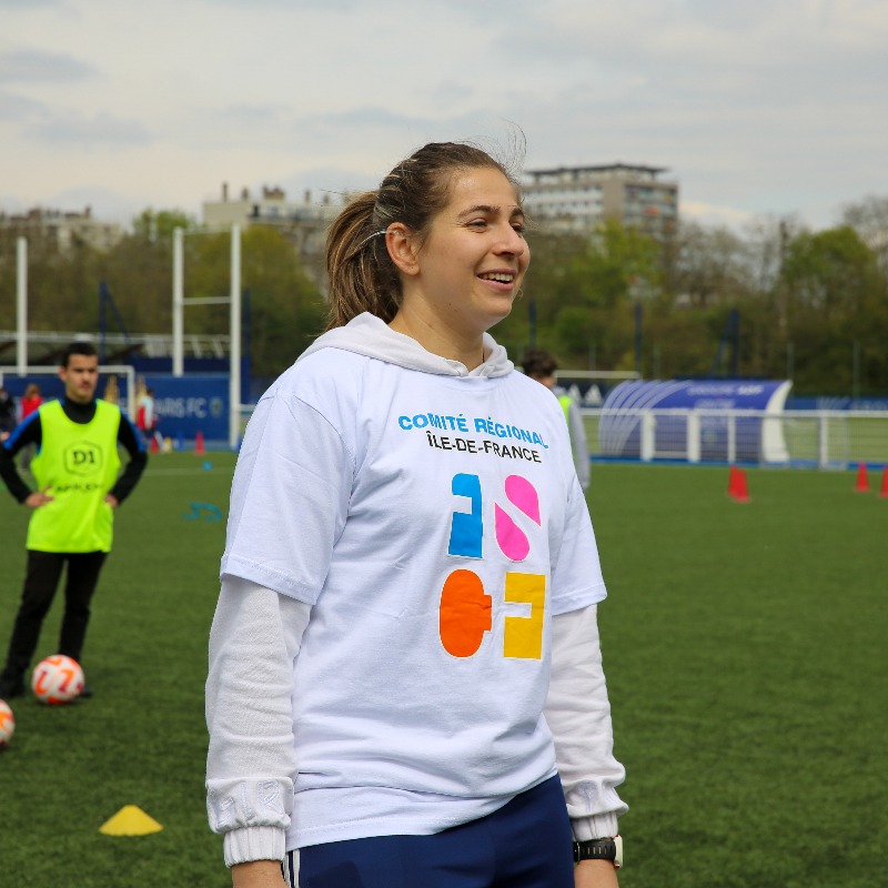 PFC_feminines's tweet photo. 💙 Dans le cadre de son double projet au sein Comité Régional de la Fédération sportive et culturelle de France, @camille_pech a convié une vingtaine de jeunes issue d'instituts médico-éducatifs de la région à participer à un après-midi 100% foot.

#CertifiéParis