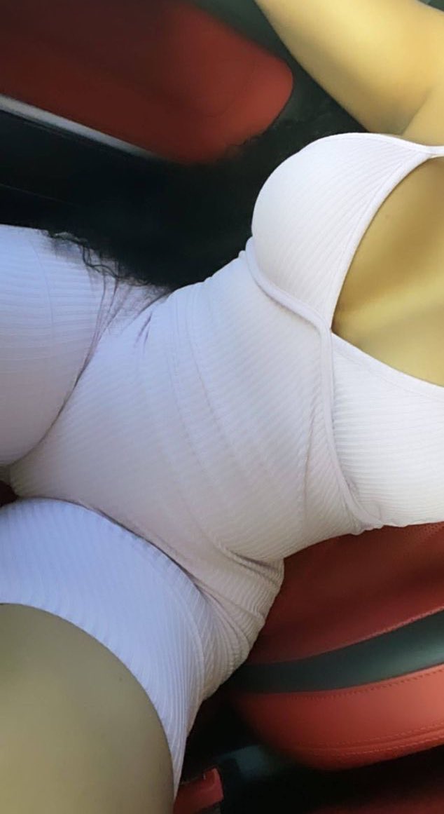 rima_nudeuse's tweet photo. venez en privé pour les tarifs je suis chaude 🥵🥰 https://t.co/HhurTBy8TN