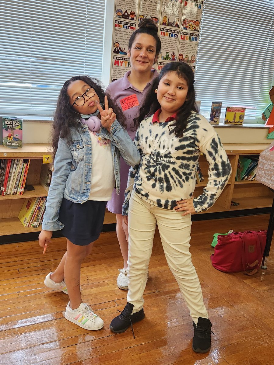 BetsyRossElem's tweet photo. We love our @literacynowhtx Lunch Bunch Mentors. Thank you for an awesome year! @AhmeshaG @EmilyMe10531515 @Tareese8 @RossWraparound @HISDFACE @HoustonISD 😊❤️ https://t.co/PJf1Is4e9W