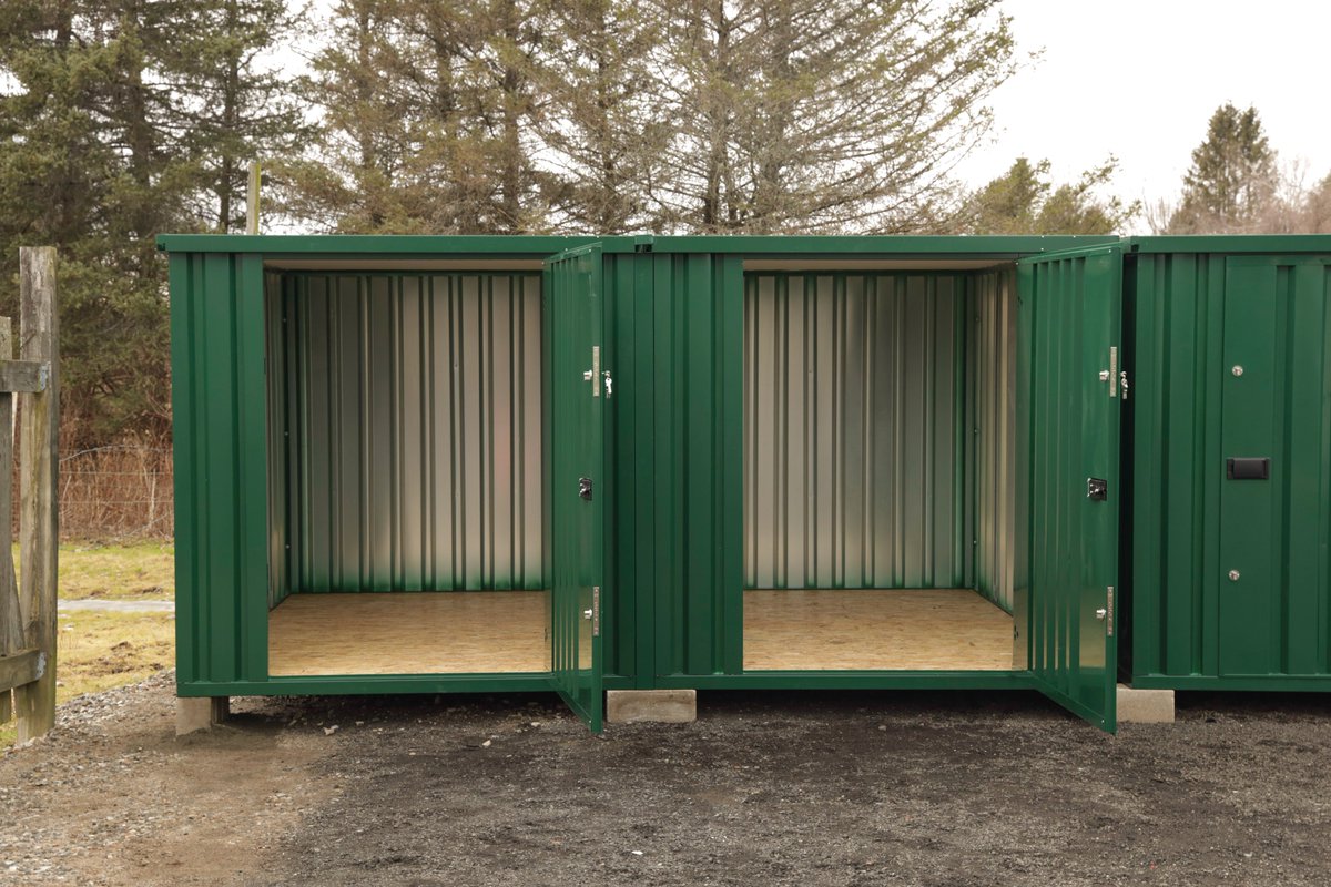 FPContainer's tweet image. Self-storage is a secure and convenient way to store your belongings when you don't have enough space at home or work. Our units come in various sizes to fit your needs, and you can access them whenever you need to. Say goodbye to clutter and hello to extra space! #SelfStorage