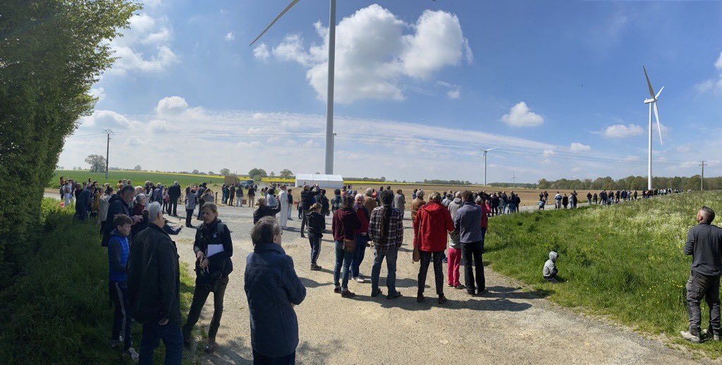 MarineYvr's tweet photo. Exceptionnelle traversée de Benoît Brume ce matin à la Rincerie, entre deux éoliennes du parc de Grande Lande !
@lamayenne @MayenneTourisme @PaysCraon @Energie_Mayenne https://t.co/1l6rre09jI