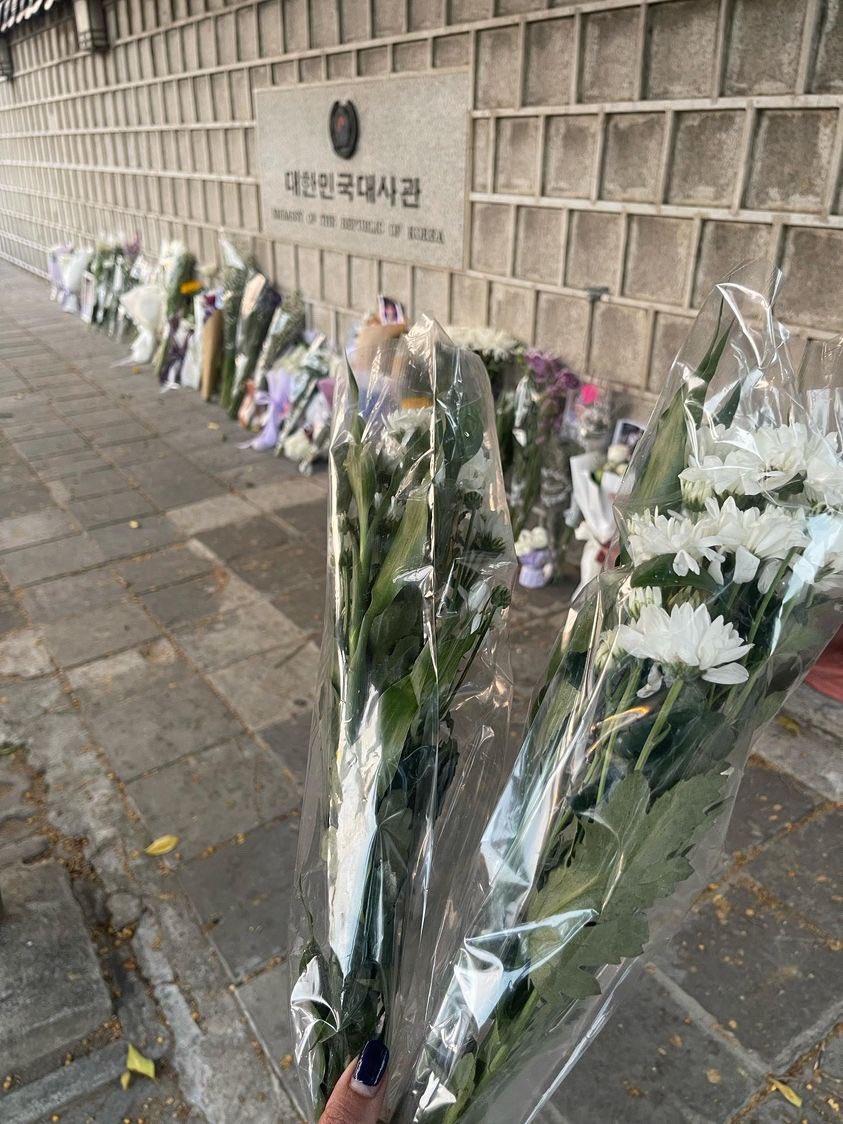 Winner79162's tweet photo. ครั้งนี้นายออกเดินทางไกลกว่าทุกครั้งที่ผ่านมาน่ะมุนบิน ขอให้นายเดินบนทางที่โรยด้วยความรักของพวกเรา หวังว่านายจะมองลงมาจากบนนั้นแล้วยิ้มให้พวกเราบ้างนะ พวกเราคงคิดถึงเจ้ารอยยิ้มสดใสที่ชื่อมุนบินตลอดไป🖤  
#ASTRO #아스트로 #MOONBIN #문빈
#RIPMoonbin #MOONBIN #มุนบิน #AROHA https://t.co/KzJCsKht5t