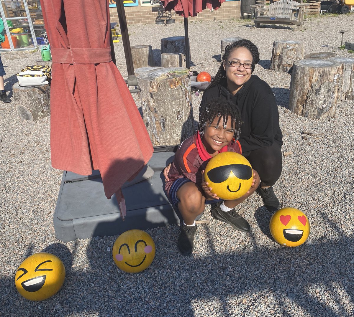 marietculver's tweet photo. Thank you to Aaliyah R. and her Mom for up-cycling our bowling bowls for our newest ‘Feelings Garden’ to celebrate Earth Day #CommunityGardenSeatack 🌱🎳 #EveryDayEarthDay 🌎 @SeatackDream @vbschools #Gratitude #VBPartnerUp #FeelingsMatter https://t.co/ejUYs4GqW6