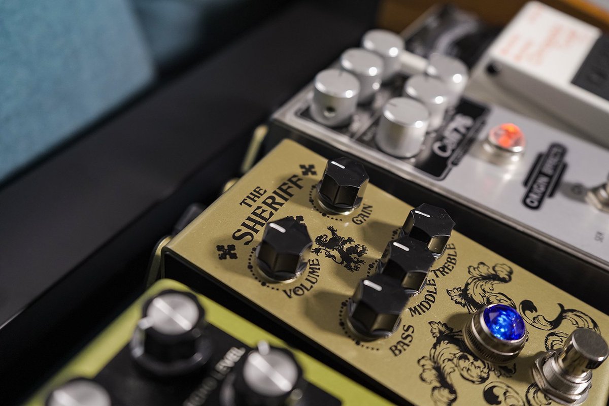 VictoryAmps's tweet photo. Classic rock sounds in a pedal, the V1 Sheriff is the stompbox that takes all the elements of the Sheriff range and squeezes it into a pedal. Find out more below:
https://t.co/80fn7p7s5a
#v1pedal #sheriff #ukbuilt #victoryamps https://t.co/jUg525hh9D