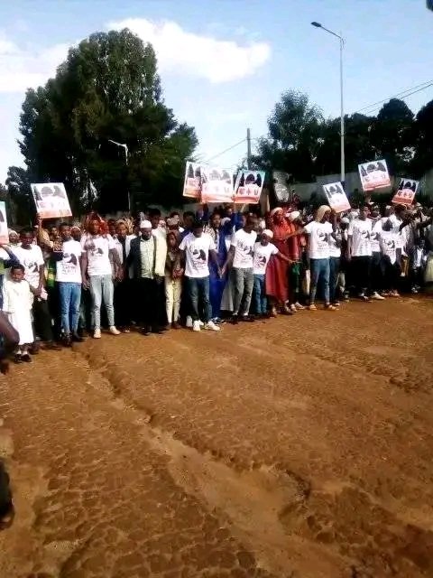 #ሂጃብ_መለኮታዊ_እንጂ_የቀበሌ_መመሪያ_አይደለም!!
#ፍትህ_ለእኖር_ሙስሊም_ሴት_ተማሪዎች
#እህቴ_በኒቃቧ_ደምቃ_ትማራለች
<a href="/AbiyAhmedAli/">Abiy Ahmed Ali 🇪🇹</a> <a href="/MOJEthiopia/">FDRE Ministry of Justice ኢ.ፌ.ዴ.ሪ ፍትህ ሚኒስቴር</a> <a href="/UNHumanRights/">UN Human Rights</a> <a href="/unwomenafrica/">UN Women Africa</a> <a href="/CNNAfrica/">CNN Africa</a> <a href="/dw_amharic/">DW Amharic</a> <a href="/VOAAmharic/">VOA Amharic</a> <a href="/hrw/">Human Rights Watch</a>