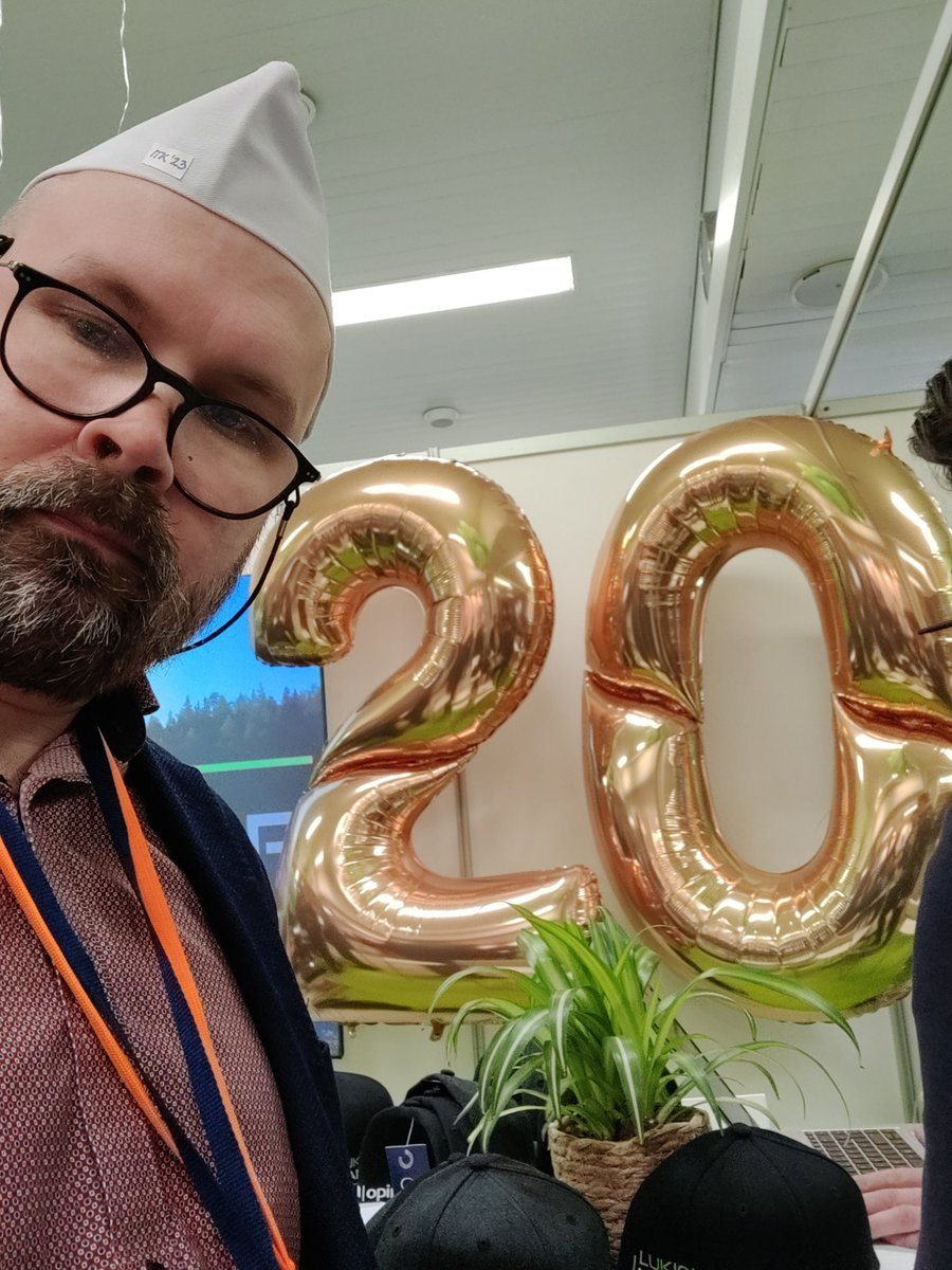Kiitos #itk2023. Olit 20. ITK minulle ja tällä kertaa olin uudessa roolissa <a href="/GenerationAIstn/">Generation AI (STN hanke)</a> hankkeen pöhinöitsijänä!

Ja kyllähän sitä pöhinää riittikin, viimeisenä Aulangon suuri sali täynnä väkeä paneelissamme!

Nyt olen junassa matkalla kotiin! Palaan asiaan! <a href="/Akatemia_STN/">Strateginen tutkimus</a>