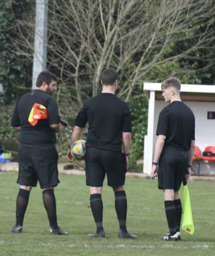 Evanlord32's tweet photo. AR Duties 🙌🏻⚽️
@CentralMidsFL Premier Division South 
Mansfield Hosiery Mills v Mickleover RBL
#football #matchday #referee https://t.co/mYPESdjWcg