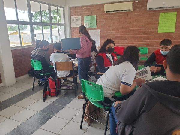 CapaNegras's tweet photo. Segunda Sesión del Taller Psicoeducativo de la Neta de la  Cocaína  impartido por la Lic. Alma Ivonne Mendez R. dirigido a los alumnos de la Escuela Estela V. Barragán de la Fuente en Guerrero, Coah. 
@Jurisdiccion1PN @CONADICmx  
#ConadicTeEscucha @ceca_coahuila @CapasCoahuila https://t.co/FxtIZQEVX6