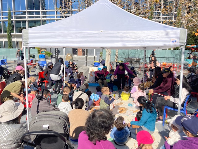 TransitCenterSF's tweet photo. Lots of fun activities for the little ones @ our park's Main Plaza! Join us for Toddler Tuesday @ 10a on Tues, Family Storytime @ 10a on Wed, Toddler Thursday @ 10:30a on Thurs, and Friday Funday @ 10a on Fri. The Recess Cart + Reading Room is open from 10a to 4p, Tues to Sat 🎉 https://t.co/qEsfqRyscs