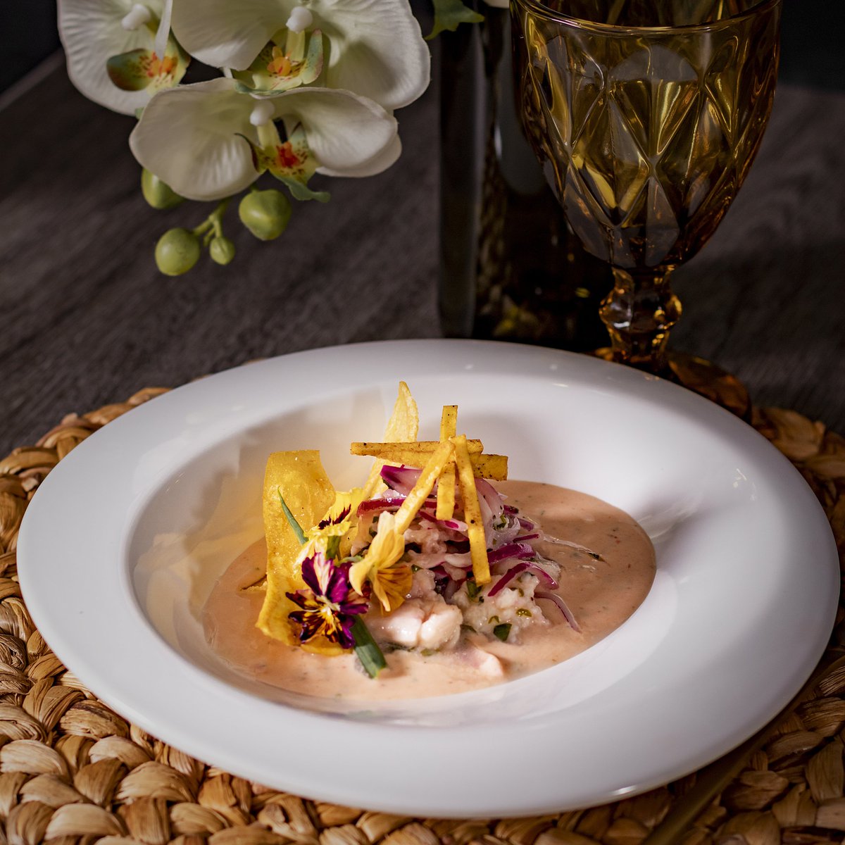 gabogrimaldo's tweet photo. El ceviche de corvina fresca, de la pesca del día, es una de las cosas más deliciosas que me gusta preparar. La frescura de los productos son factores determinantes de una receta inolvidable. Encuentra esta receta en mi libro #FusiónTropicalCuisine #Masterchef #MasterchefPanama https://t.co/0HHS3PyUj8