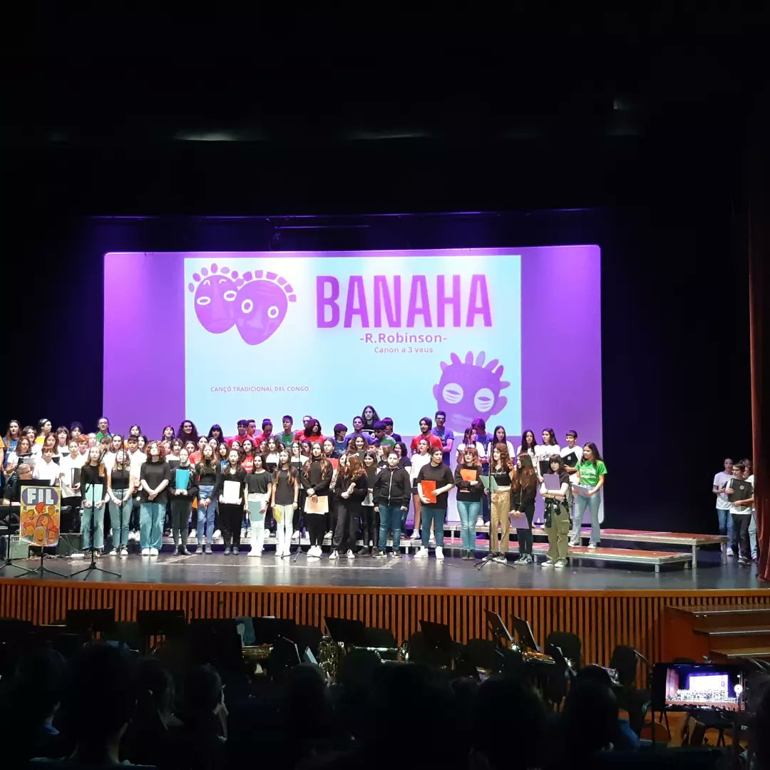 Hui @auditoripaiport ha vibrat amb l'espectacle #musiencant , un concert creatiu, innovador i inclusiu. @iespaiporta @iesbernatguinovart_ @iesbdalmau @iesfaustibarbera @valencianada_merello 
#educaciómusical #ukeleleband #cantcoral #coral #musica