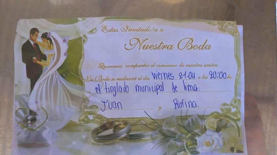 nanduti's tweet photo. ¡Es hoy, es hoy! 😍🥳💃

Hoy se casan Ña Rufina y Juan  Ramón👰🤵‍♂️

La locutora de San Pedro, de 70 años y su oyente admirador de 27 años se casan esta noche tras siete años de relación. #1020AM https://t.co/s09kh0W4Rt
