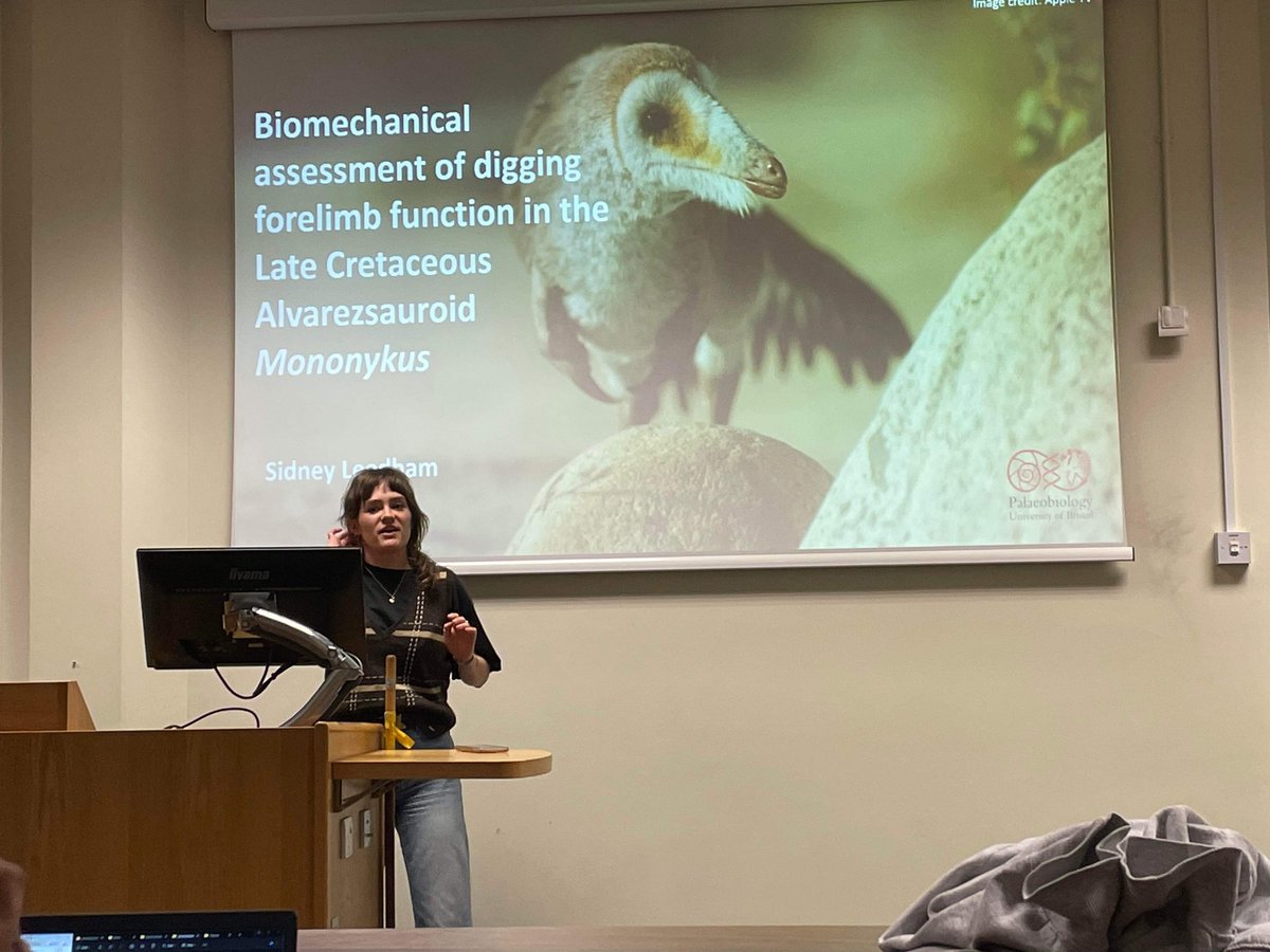 sidneyleedham's tweet photo. presented the #mononykus part of my master’s project this morning 🥳 perfect time to actually start using this account to prove i do real science 😌 https://t.co/3NZNsnNCCI