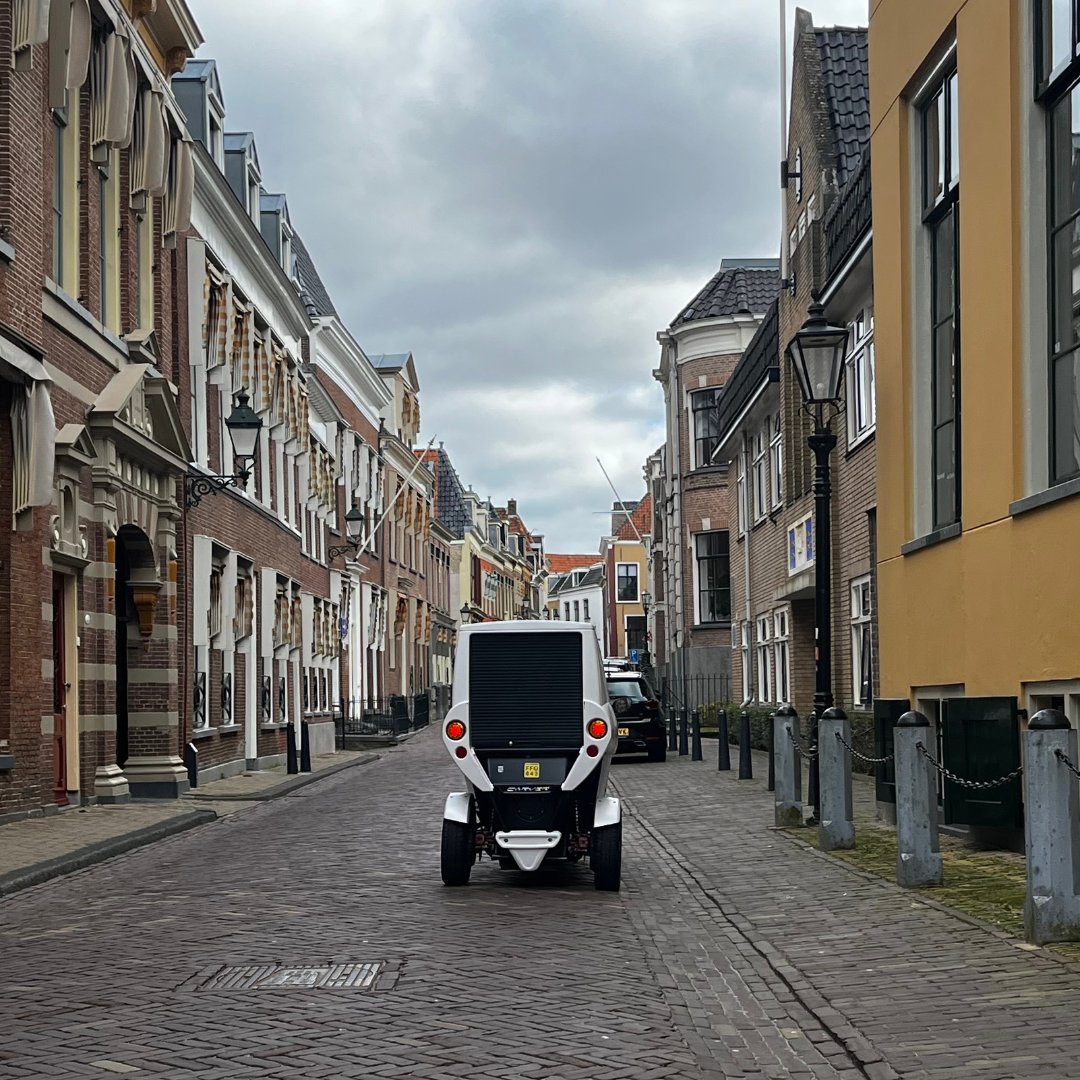 With its sleek and compact design, the Carver effortlessly navigates the narrowest downtown streets.